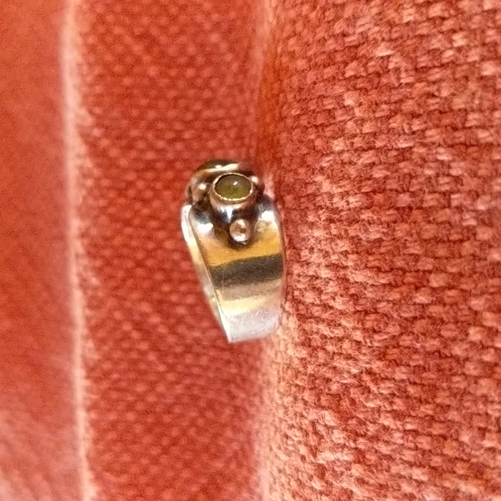 Vintage Silver and Green Stone Ring. Sz 8. - Picture 3 of 7